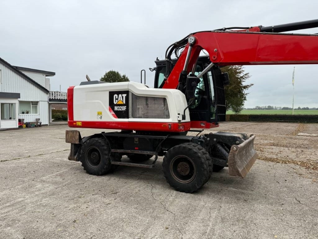 CAT M320F - Pyöräalustainen kaivinkone: kuva CAT M320F - Pyöräalustainen kaivinkone CAT M320F - Pyöräalustainen kaivinkone: kuva CAT M320F - Pyöräalustainen kaivinkone