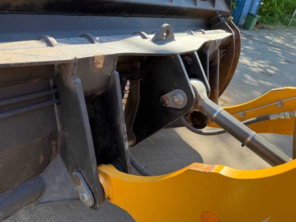 Eurosteel Hoogkiepbak - Kauha - Rakennuskoneet: kuva Eurosteel Hoogkiepbak - Kauha - Rakennuskoneet Eurosteel Hoogkiepbak - Kauha - Rakennuskoneet: kuva Eurosteel Hoogkiepbak - Kauha - Rakennuskoneet