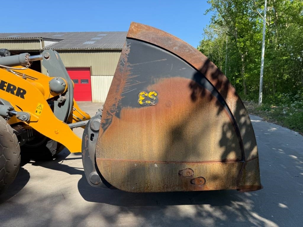 Eurosteel Hoogkiepbak - Kauha - Rakennuskoneet: kuva Eurosteel Hoogkiepbak - Kauha - Rakennuskoneet Eurosteel Hoogkiepbak - Kauha - Rakennuskoneet: kuva Eurosteel Hoogkiepbak - Kauha - Rakennuskoneet