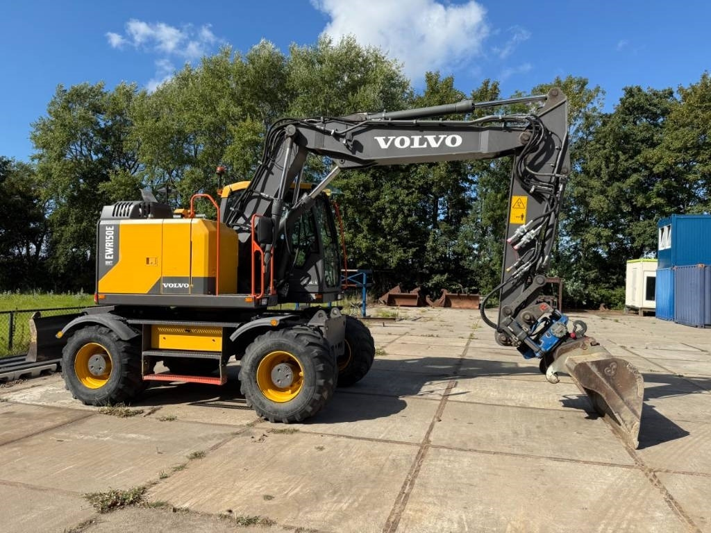 Volvo EWR 150 E - Pyöräalustainen kaivinkone: kuva Volvo EWR 150 E - Pyöräalustainen kaivinkone Volvo EWR 150 E - Pyöräalustainen kaivinkone: kuva Volvo EWR 150 E - Pyöräalustainen kaivinkone