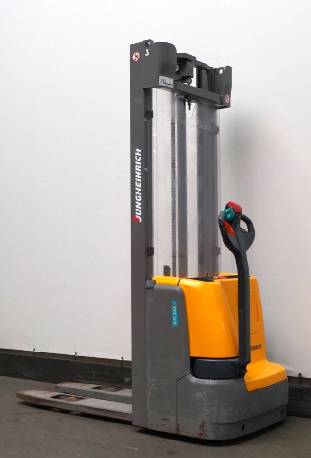 Jungheinrich EJC112 - Pinoamistrukki: kuva Jungheinrich EJC112 - Pinoamistrukki Jungheinrich EJC112 - Pinoamistrukki: kuva Jungheinrich EJC112 - Pinoamistrukki