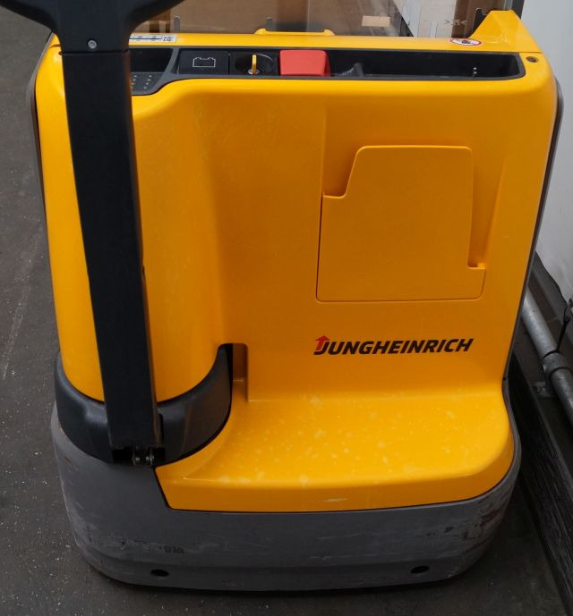 Jungheinrich EJC112 - Pinoamistrukki: kuva Jungheinrich EJC112 - Pinoamistrukki Jungheinrich EJC112 - Pinoamistrukki: kuva Jungheinrich EJC112 - Pinoamistrukki