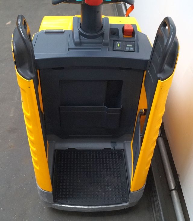 Jungheinrich ERE225 - Haarukkavaunu: kuva Jungheinrich ERE225 - Haarukkavaunu Jungheinrich ERE225 - Haarukkavaunu: kuva Jungheinrich ERE225 - Haarukkavaunu