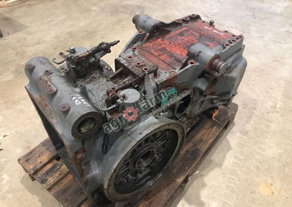 Skrzynia biegów, most tylny Fendt 410 411101050024 - Vaihdelaatikko: kuva Skrzynia biegów, most tylny Fendt 410 411101050024 - Vaihdelaatikko Skrzynia biegów, most tylny Fendt 410 411101050024 - Vaihdelaatikko: kuva Skrzynia biegów, most tylny Fendt 410 411101050024 - Vaihdelaatikko