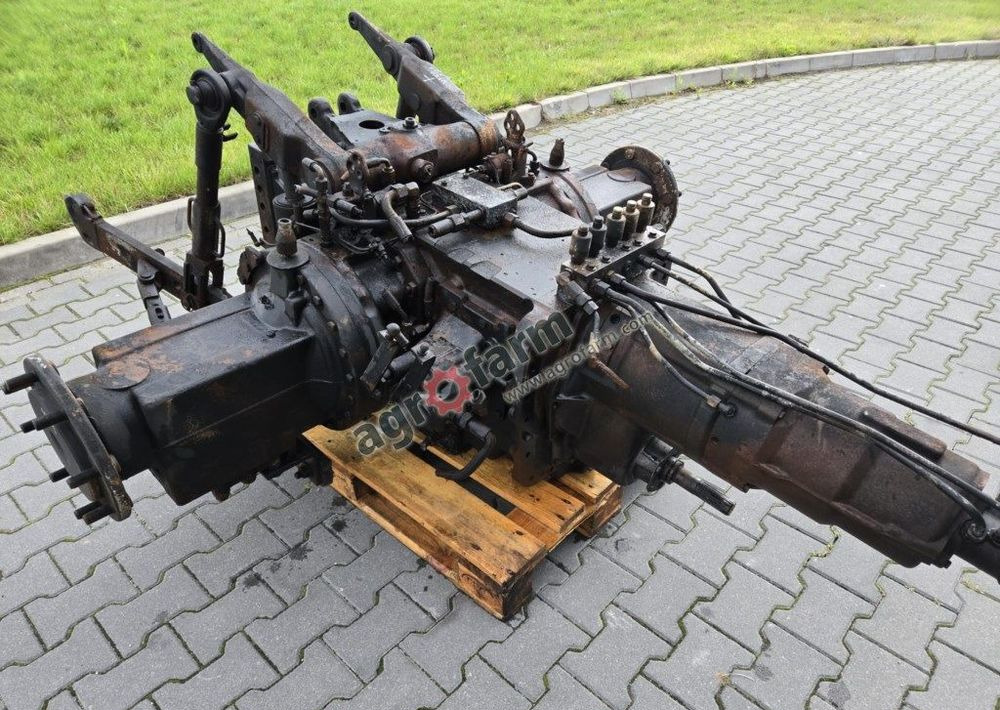 Skrzynia biegów, most tylny Valtra N91 TB07881 - Vaihdelaatikko: kuva Skrzynia biegów, most tylny Valtra N91 TB07881 - Vaihdelaatikko Skrzynia biegów, most tylny Valtra N91 TB07881 - Vaihdelaatikko: kuva Skrzynia biegów, most tylny Valtra N91 TB07881 - Vaihdelaatikko