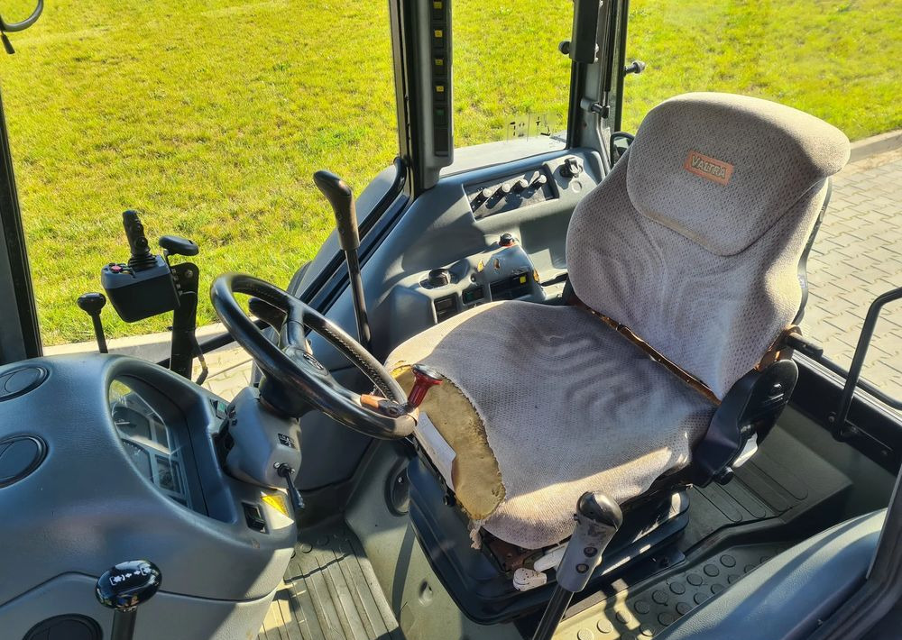 Valtra A95 - Traktori: kuva Valtra A95 - Traktori Valtra A95 - Traktori: kuva Valtra A95 - Traktori