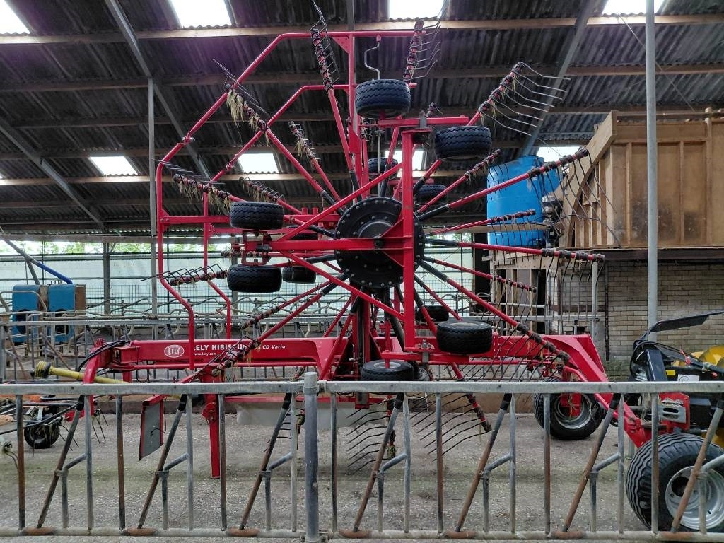 Lely Hibiscus 915 CD Vario - Pöyhin: kuva Lely Hibiscus 915 CD Vario - Pöyhin Lely Hibiscus 915 CD Vario - Pöyhin: kuva Lely Hibiscus 915 CD Vario - Pöyhin