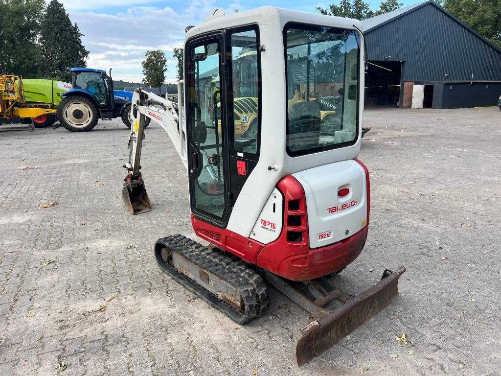 Takeuchi TB 216 - Minikuormaaja: kuva Takeuchi TB 216 - Minikuormaaja Takeuchi TB 216 - Minikuormaaja: kuva Takeuchi TB 216 - Minikuormaaja