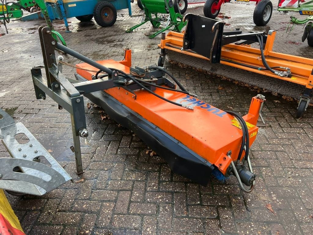 Tuchel EKM 230 HD veegmachine - Harjakone: kuva Tuchel EKM 230 HD veegmachine - Harjakone Tuchel EKM 230 HD veegmachine - Harjakone: kuva Tuchel EKM 230 HD veegmachine - Harjakone