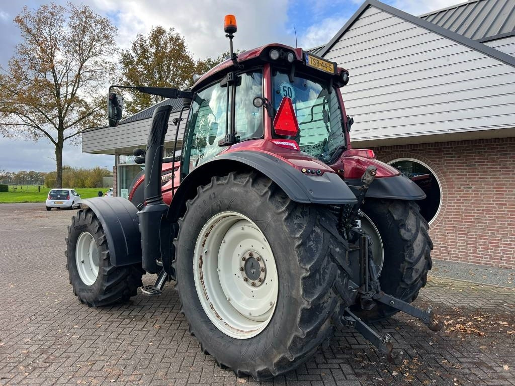 Valtra T 174 Versu - Traktori: kuva Valtra T 174 Versu - Traktori Valtra T 174 Versu - Traktori: kuva Valtra T 174 Versu - Traktori