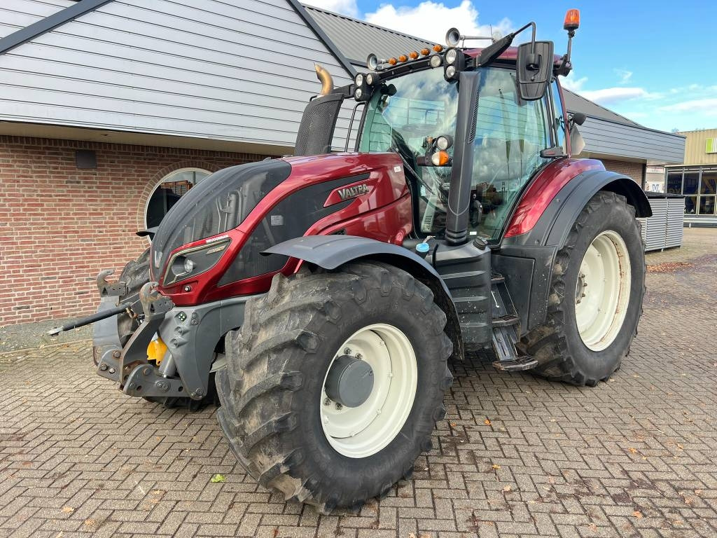 Valtra T 174 Versu - Traktori: kuva Valtra T 174 Versu - Traktori Valtra T 174 Versu - Traktori: kuva Valtra T 174 Versu - Traktori