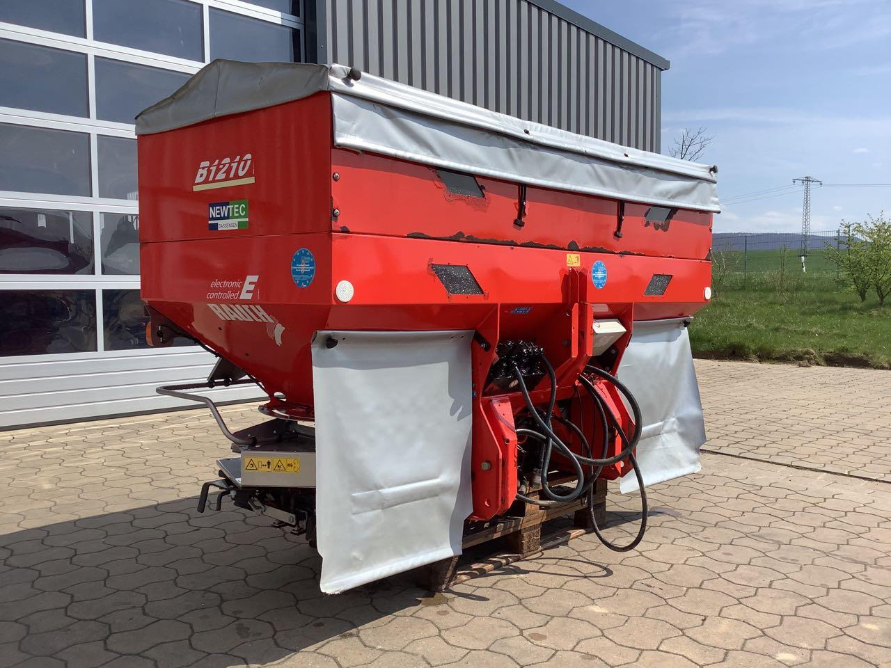 Rauch Axera H - EMC - Lannoitteenlevitin: kuva Rauch Axera H - EMC - Lannoitteenlevitin Rauch Axera H - EMC - Lannoitteenlevitin: kuva Rauch Axera H - EMC - Lannoitteenlevitin
