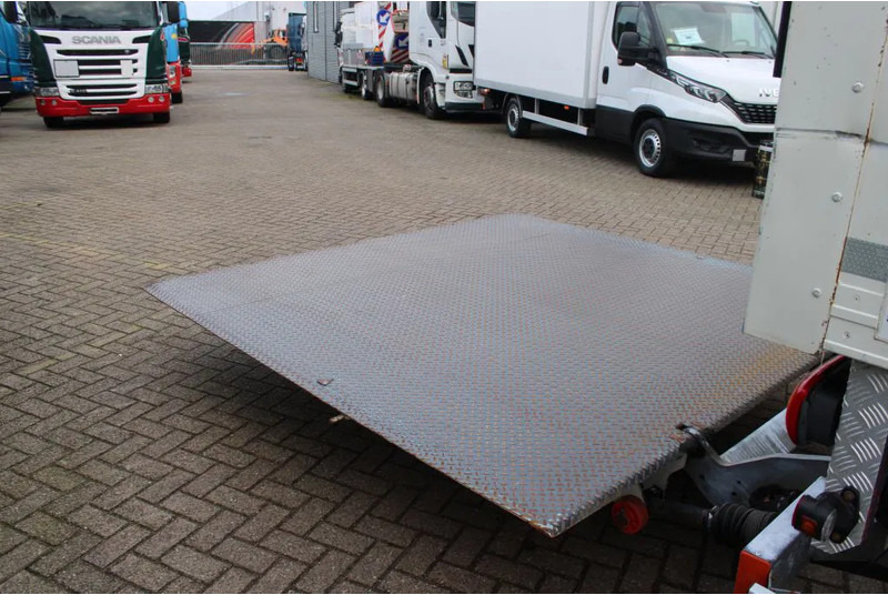 Umpikori kuorma-auto DAF LF 250 + euro 6 + 19T: kuva Umpikori kuorma-auto DAF LF 250 + euro 6 + 19T