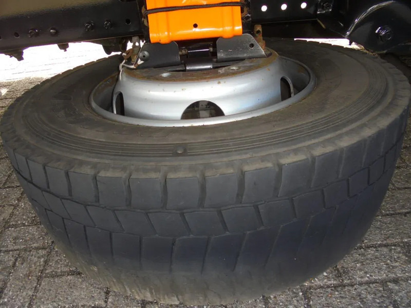 Kuorma-auto alusta MAN TGL 8.180 + Euro 5 + Dhollandia LIFT: kuva Kuorma-auto alusta MAN TGL 8.180 + Euro 5 + Dhollandia LIFT