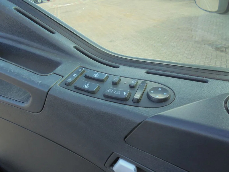 Kuorma-auto alusta MAN TGL 8.180 + Euro 5 + Dhollandia LIFT: kuva Kuorma-auto alusta MAN TGL 8.180 + Euro 5 + Dhollandia LIFT