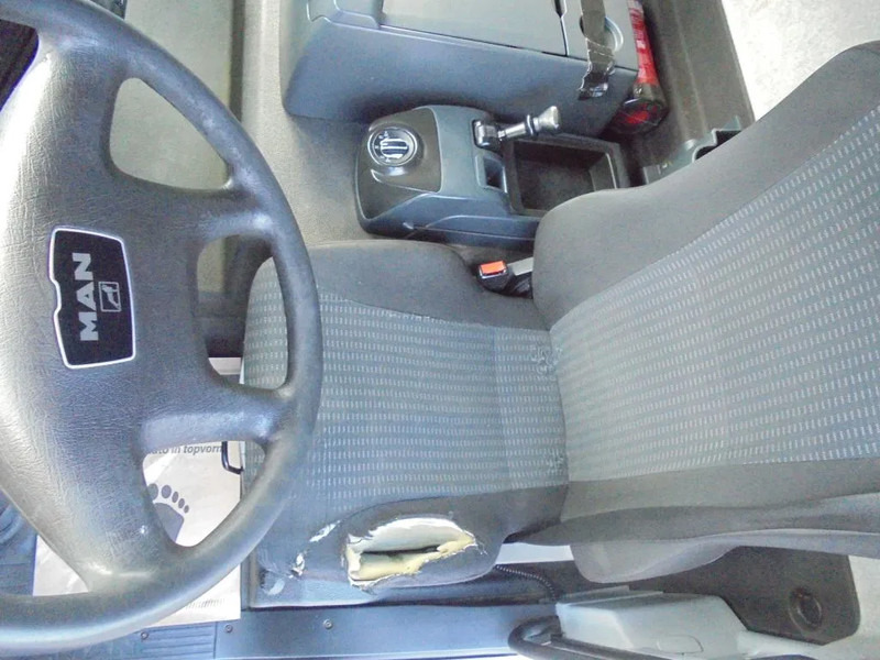 Kuorma-auto alusta MAN TGL 8.180 + Euro 5 + Dhollandia LIFT: kuva Kuorma-auto alusta MAN TGL 8.180 + Euro 5 + Dhollandia LIFT