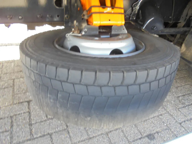 Kuorma-auto alusta MAN TGL 8.180 + Euro 5 + Dhollandia LIFT: kuva Kuorma-auto alusta MAN TGL 8.180 + Euro 5 + Dhollandia LIFT
