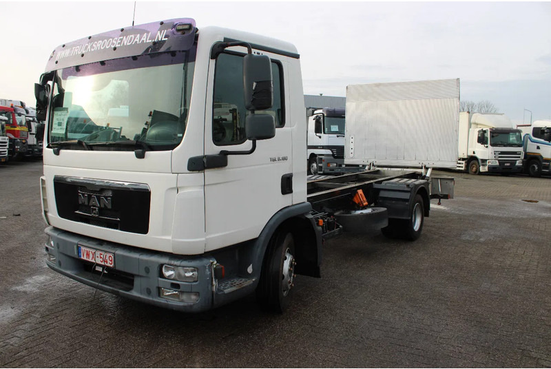 Kuorma-auto alusta MAN TGL 8.180 + Euro 5 + Dhollandia LIFT: kuva Kuorma-auto alusta MAN TGL 8.180 + Euro 5 + Dhollandia LIFT