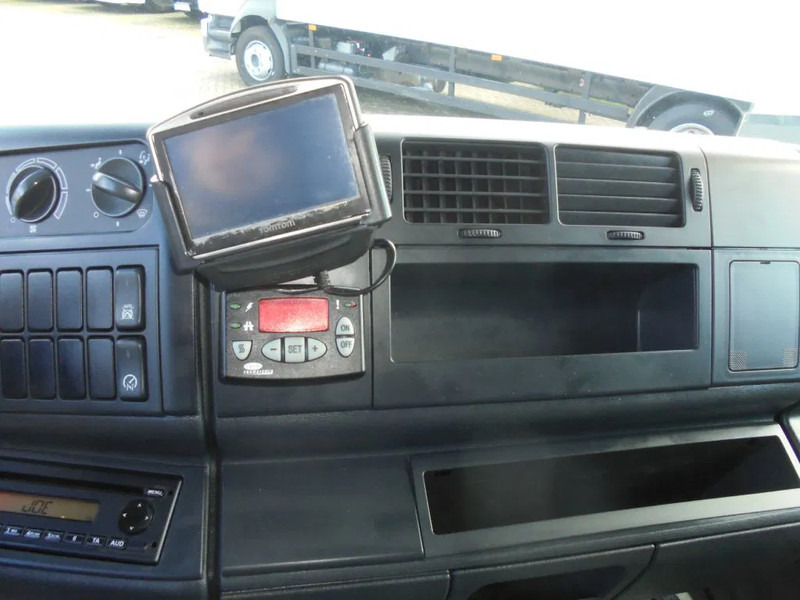 Kuorma-auto alusta MAN TGL 8.180 + Euro 5 + Dhollandia LIFT: kuva Kuorma-auto alusta MAN TGL 8.180 + Euro 5 + Dhollandia LIFT
