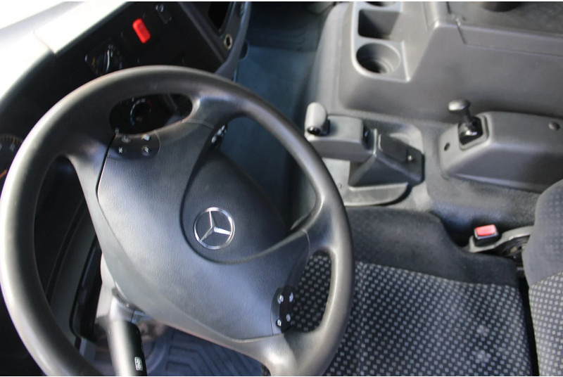 Umpikori kuorma-auto Mercedes-Benz Atego 1018 + EURO 5 + LIFT: kuva Umpikori kuorma-auto Mercedes-Benz Atego 1018 + EURO 5 + LIFT