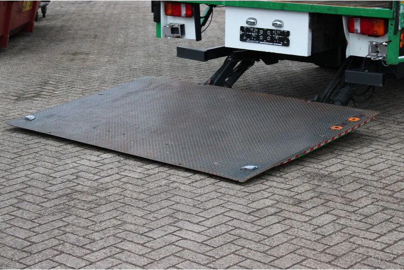 Umpikori kuorma-auto Mercedes-Benz Atego 1018 + LIFT: kuva Umpikori kuorma-auto Mercedes-Benz Atego 1018 + LIFT