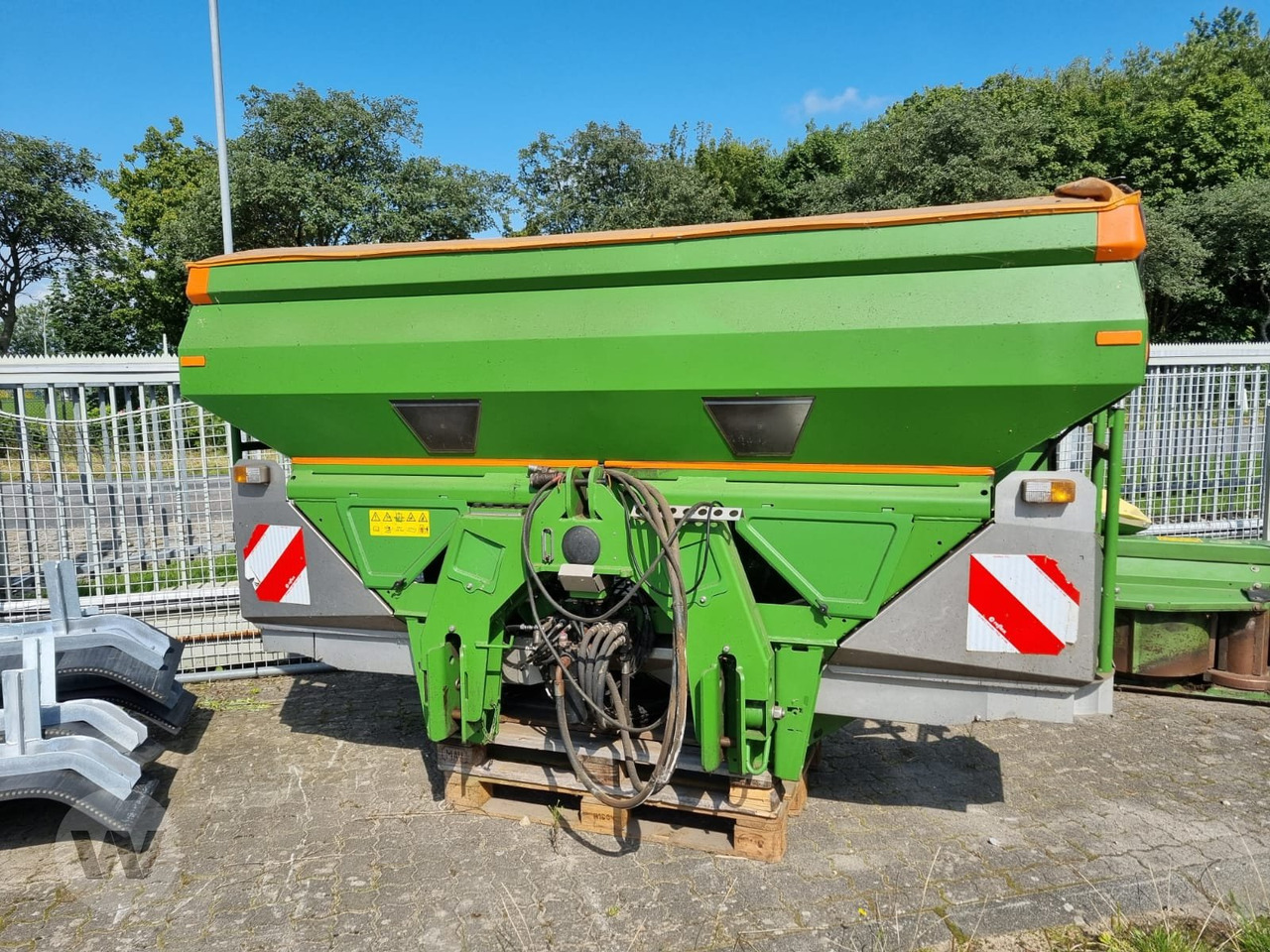 Amazone ZA-M 3000 - Lannoitteenlevitin: kuva Amazone ZA-M 3000 - Lannoitteenlevitin Amazone ZA-M 3000 - Lannoitteenlevitin: kuva Amazone ZA-M 3000 - Lannoitteenlevitin