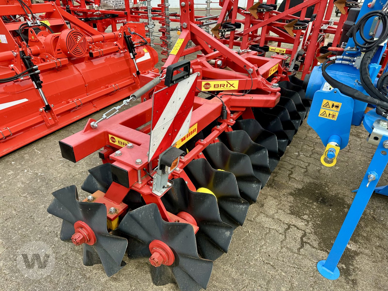 Brix Twin 300/6 - Jyrä - maanviljely: kuva Brix Twin 300/6 - Jyrä - maanviljely Brix Twin 300/6 - Jyrä - maanviljely: kuva Brix Twin 300/6 - Jyrä - maanviljely