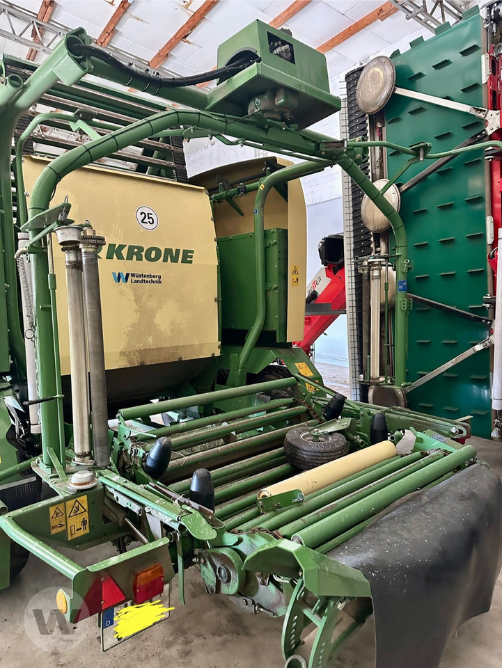 Krone Comprima CF 155 XC - Pyöröpaalain: kuva Krone Comprima CF 155 XC - Pyöröpaalain Krone Comprima CF 155 XC - Pyöröpaalain: kuva Krone Comprima CF 155 XC - Pyöröpaalain