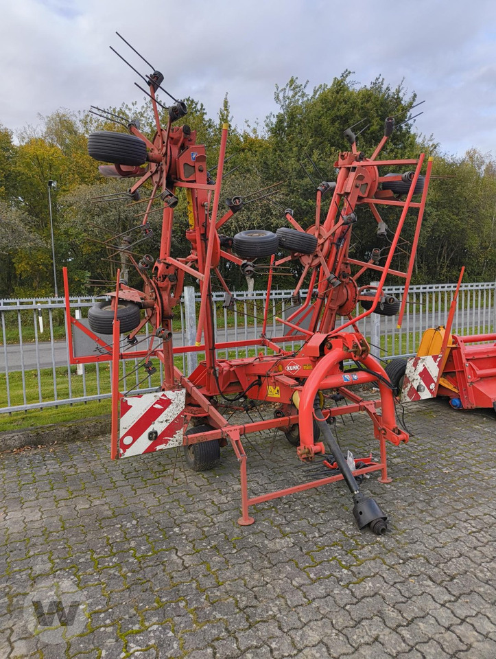 Kuhn GF 8501 MH - Pöyhin: kuva Kuhn GF 8501 MH - Pöyhin Kuhn GF 8501 MH - Pöyhin: kuva Kuhn GF 8501 MH - Pöyhin
