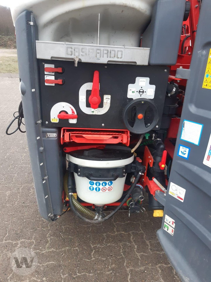Maschio Tempo Ultra 2000 Liter - Nostolaitekiinnitteinen kasvinsuojeluruisku: kuva Maschio Tempo Ultra 2000 Liter - Nostolaitekiinnitteinen kasvinsuojeluruisku Maschio Tempo Ultra 2000 Liter - Nostolaitekiinnitteinen kasvinsuojeluruisku: kuva Maschio Tempo Ultra 2000 Liter - Nostolaitekiinnitteinen kasvinsuojeluruisku