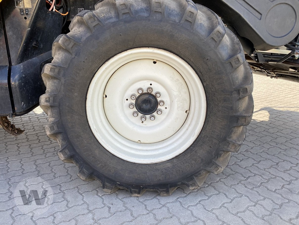 New Holland CR 9090 - Leikkuupuimuri: kuva New Holland CR 9090 - Leikkuupuimuri New Holland CR 9090 - Leikkuupuimuri: kuva New Holland CR 9090 - Leikkuupuimuri