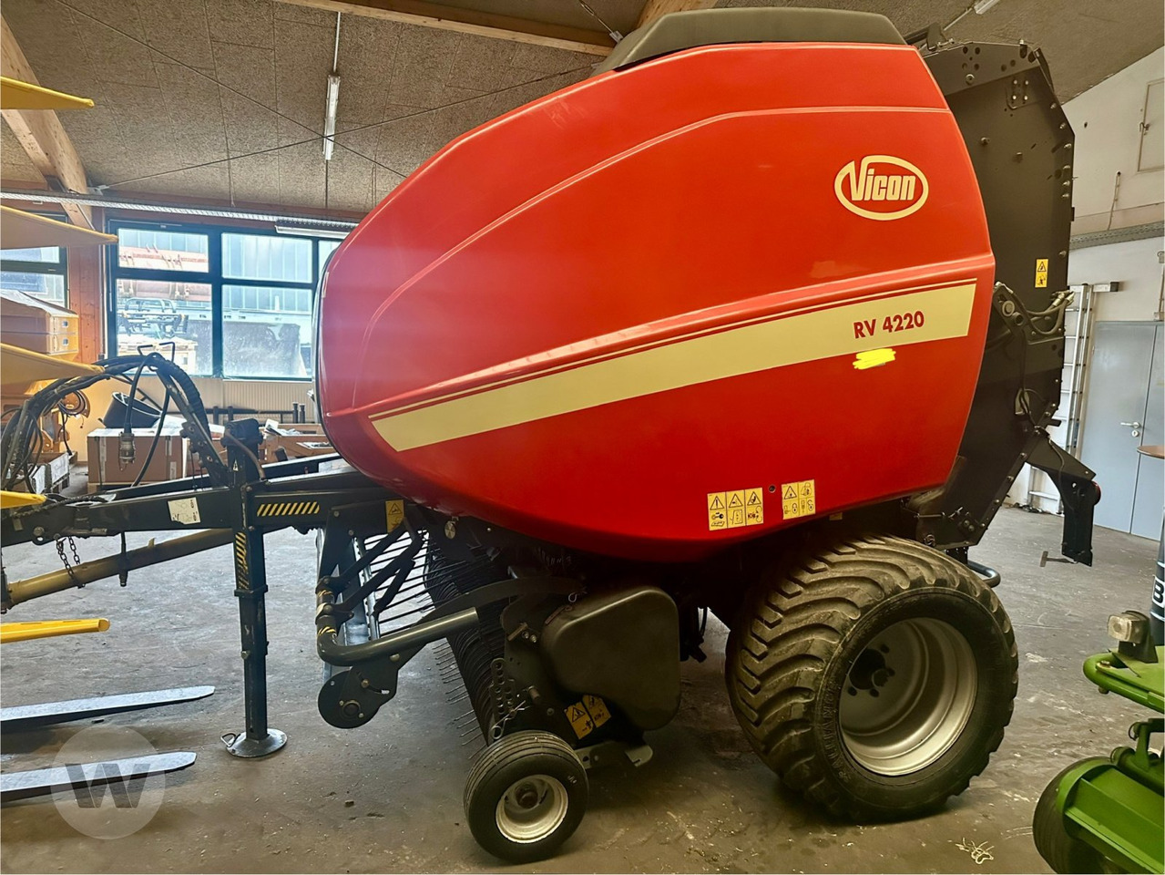Vicon RV 4220 - Pyöröpaalain: kuva Vicon RV 4220 - Pyöröpaalain Vicon RV 4220 - Pyöröpaalain: kuva Vicon RV 4220 - Pyöröpaalain