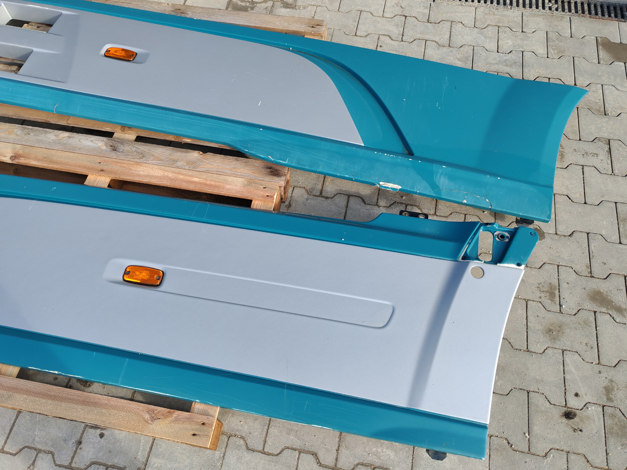 DAF XF106 EURO 6 / SIDE SPOILERS SET - Aerodynamiikka/ Spoilerit: kuva DAF XF106 EURO 6 / SIDE SPOILERS SET - Aerodynamiikka/ Spoilerit DAF XF106 EURO 6 / SIDE SPOILERS SET - Aerodynamiikka/ Spoilerit: kuva DAF XF106 EURO 6 / SIDE SPOILERS SET - Aerodynamiikka/ Spoilerit