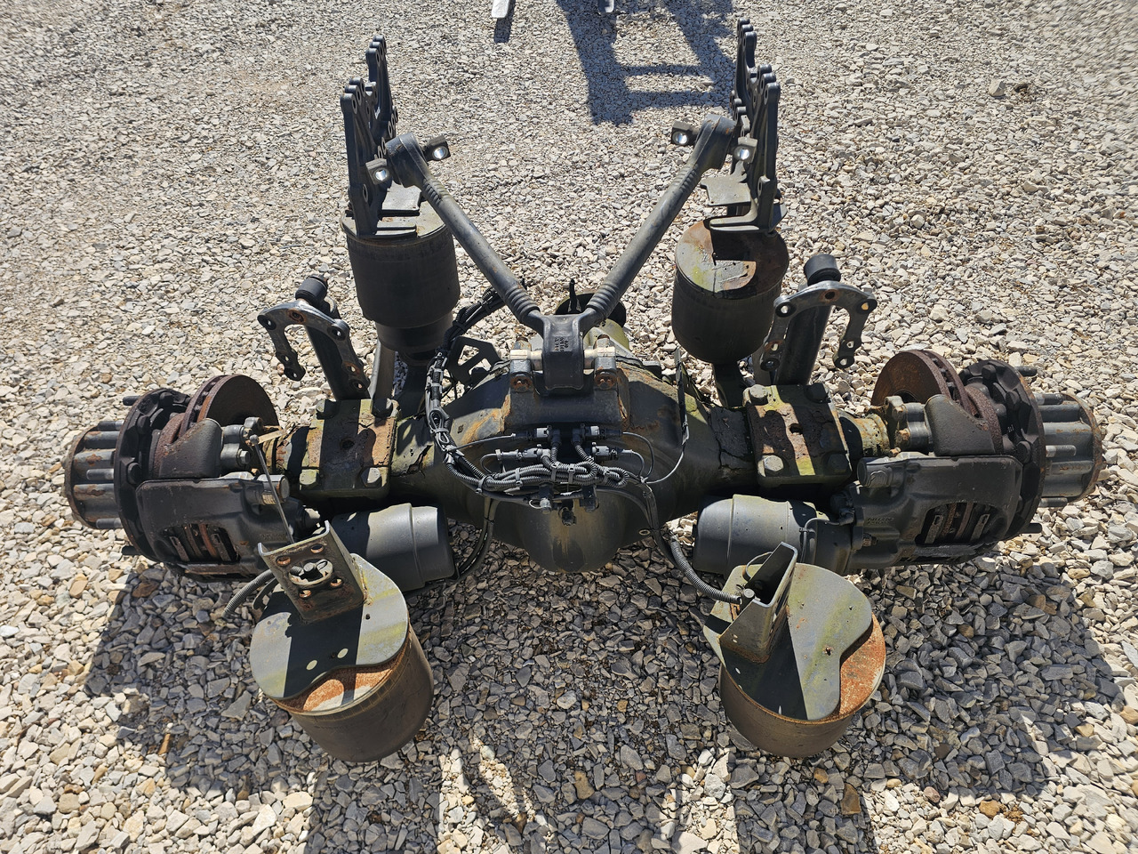 MERCEDES-BENZ ACTROS MP4 / COMPLETE REAR AXLE / R440 /RATIO: 2.733 - Taka-akseli: kuva MERCEDES-BENZ ACTROS MP4 / COMPLETE REAR AXLE / R440 /RATIO: 2.733 - Taka-akseli MERCEDES-BENZ ACTROS MP4 / COMPLETE REAR AXLE / R440 /RATIO: 2.733 - Taka-akseli: kuva MERCEDES-BENZ ACTROS MP4 / COMPLETE REAR AXLE / R440 /RATIO: 2.733 - Taka-akseli