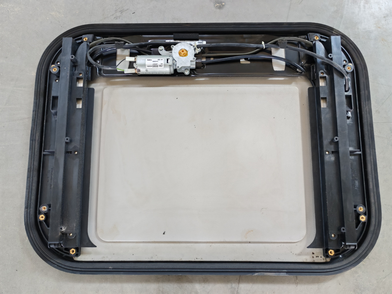 RENAULT RANGE T / SUNROOF / 7484505331 - Ikkuna ja osat: kuva RENAULT RANGE T / SUNROOF / 7484505331 - Ikkuna ja osat RENAULT RANGE T / SUNROOF / 7484505331 - Ikkuna ja osat: kuva RENAULT RANGE T / SUNROOF / 7484505331 - Ikkuna ja osat