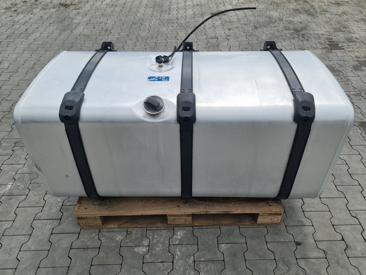 SCANIA FUEL TANK / COMPLETE / 600 LITERS / WORLDWIDE DELIVERY - Polttoainetankki: kuva SCANIA FUEL TANK / COMPLETE / 600 LITERS / WORLDWIDE DELIVERY - Polttoainetankki SCANIA FUEL TANK / COMPLETE / 600 LITERS / WORLDWIDE DELIVERY - Polttoainetankki: kuva SCANIA FUEL TANK / COMPLETE / 600 LITERS / WORLDWIDE DELIVERY - Polttoainetankki