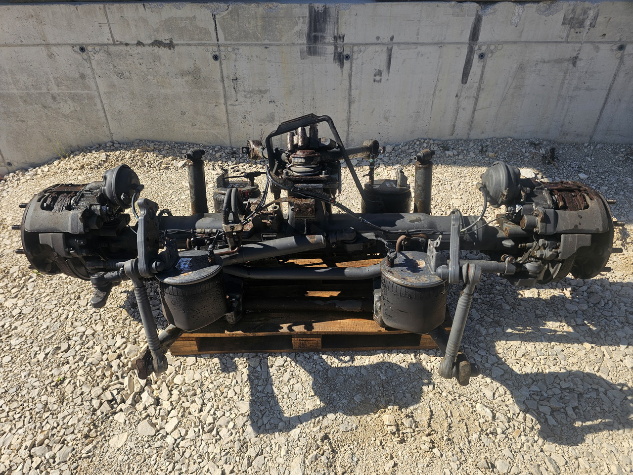 VOLVO FH FM / LIFT & STEERING AXLE / 6x2 / COMPLETE - Taka-akseli: kuva VOLVO FH FM / LIFT & STEERING AXLE / 6x2 / COMPLETE - Taka-akseli VOLVO FH FM / LIFT & STEERING AXLE / 6x2 / COMPLETE - Taka-akseli: kuva VOLVO FH FM / LIFT & STEERING AXLE / 6x2 / COMPLETE - Taka-akseli