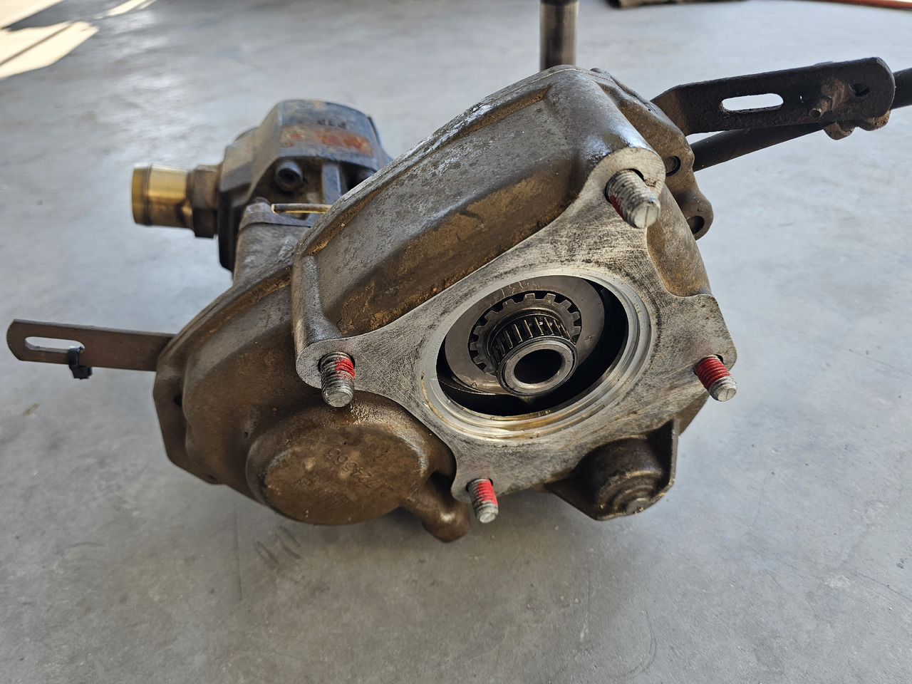 Hydrauliikka VOLVO HYDRAULIC SET PTO PUMP SHAFT / VOLVO FH FM FH4 FH5 / WORLDWIDE DELIVERY: kuva Hydrauliikka VOLVO HYDRAULIC SET PTO PUMP SHAFT / VOLVO FH FM FH4 FH5 / WORLDWIDE DELIVERY