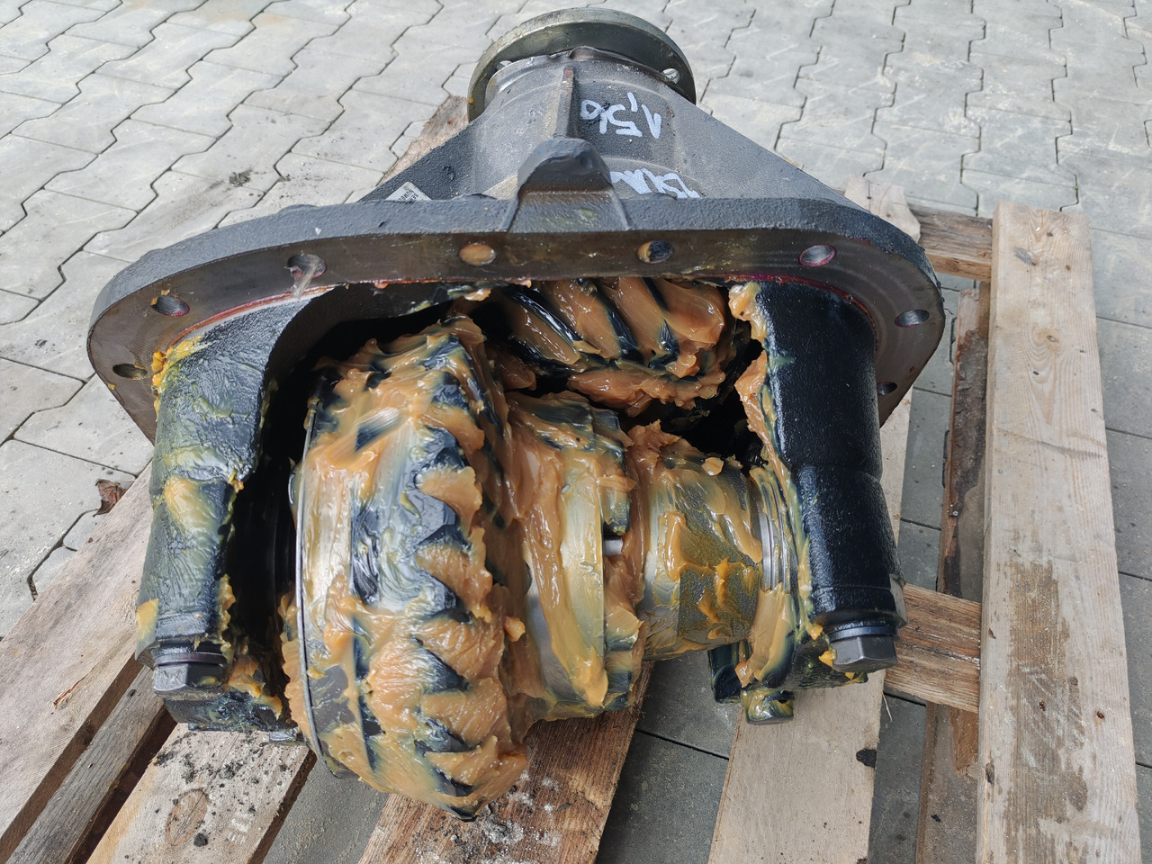 VOLVO RTH2610B / DS70H / RATIO: 1.56 16x25 / DIFFERENTIAL / NEW - Taka-akseli: kuva VOLVO RTH2610B / DS70H / RATIO: 1.56 16x25 / DIFFERENTIAL / NEW - Taka-akseli VOLVO RTH2610B / DS70H / RATIO: 1.56 16x25 / DIFFERENTIAL / NEW - Taka-akseli: kuva VOLVO RTH2610B / DS70H / RATIO: 1.56 16x25 / DIFFERENTIAL / NEW - Taka-akseli