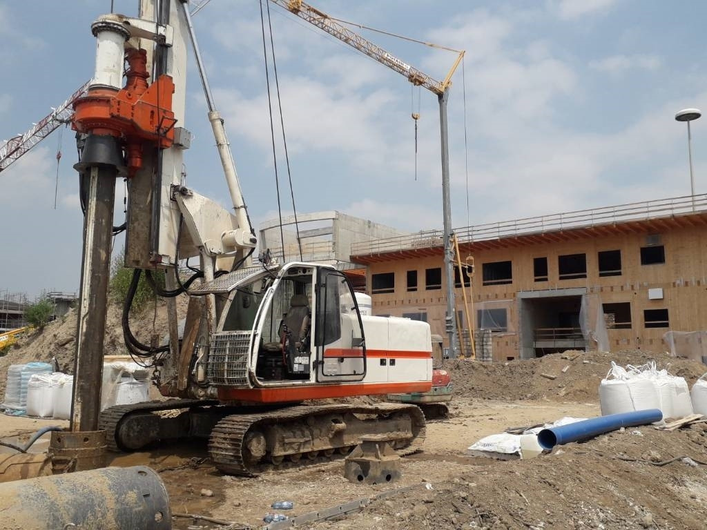 Soilmec R210 - Paalujuntta: kuva Soilmec R210 - Paalujuntta Soilmec R210 - Paalujuntta: kuva Soilmec R210 - Paalujuntta
