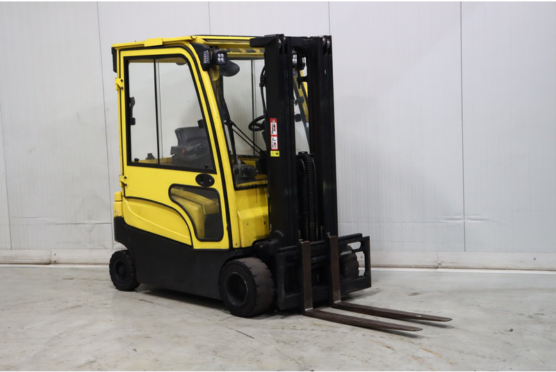 Hyster J2.0XN - Sähkötrukki: kuva Hyster J2.0XN - Sähkötrukki Hyster J2.0XN - Sähkötrukki: kuva Hyster J2.0XN - Sähkötrukki