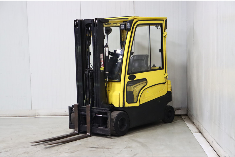 Hyster J2.0XN - Sähkötrukki: kuva Hyster J2.0XN - Sähkötrukki Hyster J2.0XN - Sähkötrukki: kuva Hyster J2.0XN - Sähkötrukki