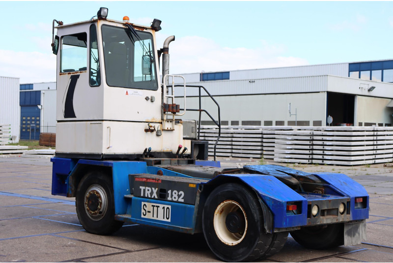 Kalmar TRX182A - Terminaalitraktori: kuva Kalmar TRX182A - Terminaalitraktori Kalmar TRX182A - Terminaalitraktori: kuva Kalmar TRX182A - Terminaalitraktori