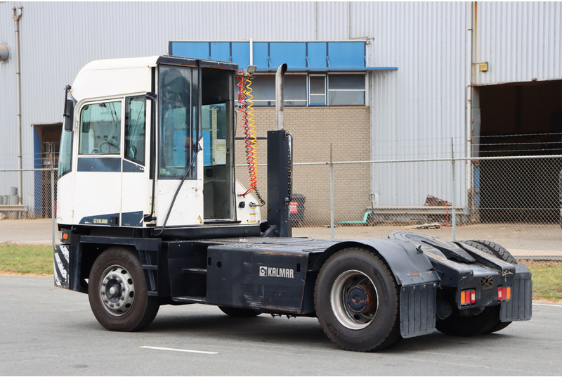 Kalmar TT612D - Terminaalitraktori: kuva Kalmar TT612D - Terminaalitraktori Kalmar TT612D - Terminaalitraktori: kuva Kalmar TT612D - Terminaalitraktori