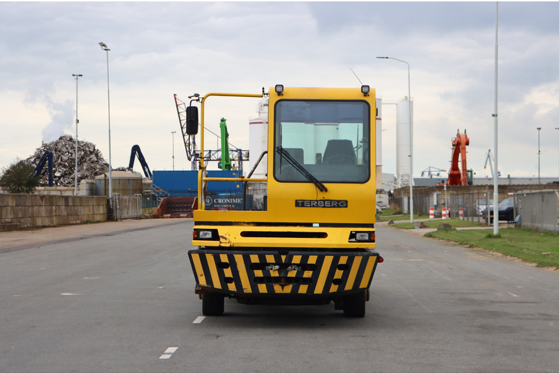 Terberg BC182 - Terminaalitraktori: kuva Terberg BC182 - Terminaalitraktori Terberg BC182 - Terminaalitraktori: kuva Terberg BC182 - Terminaalitraktori