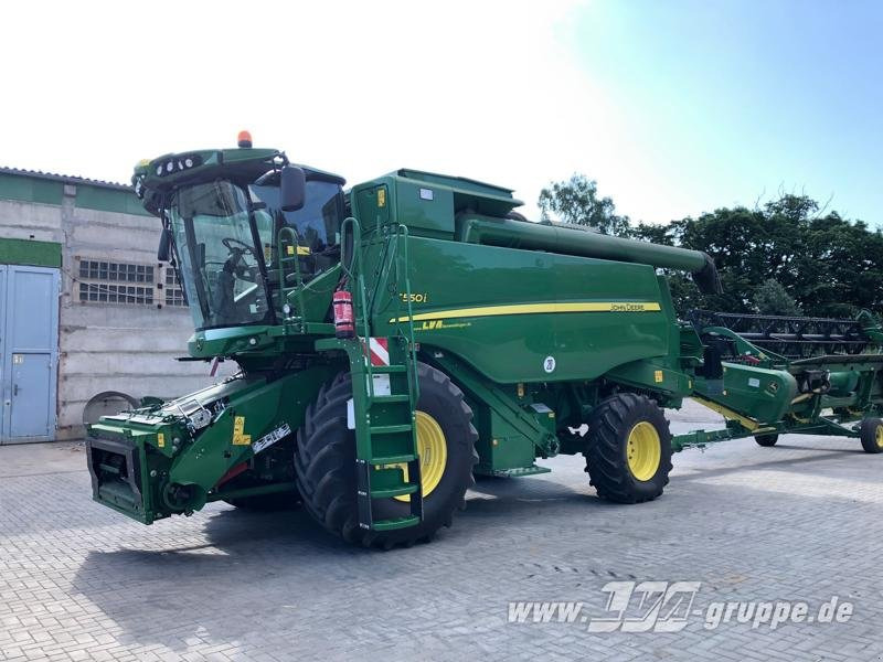 John Deere T550 - Leikkuupuimuri: kuva John Deere T550 - Leikkuupuimuri John Deere T550 - Leikkuupuimuri: kuva John Deere T550 - Leikkuupuimuri