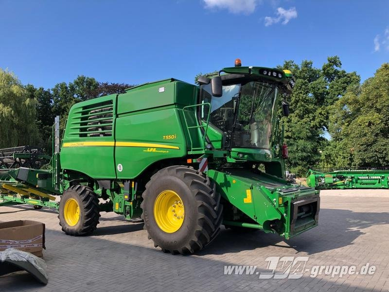 John Deere T550 - Leikkuupuimuri: kuva John Deere T550 - Leikkuupuimuri John Deere T550 - Leikkuupuimuri: kuva John Deere T550 - Leikkuupuimuri