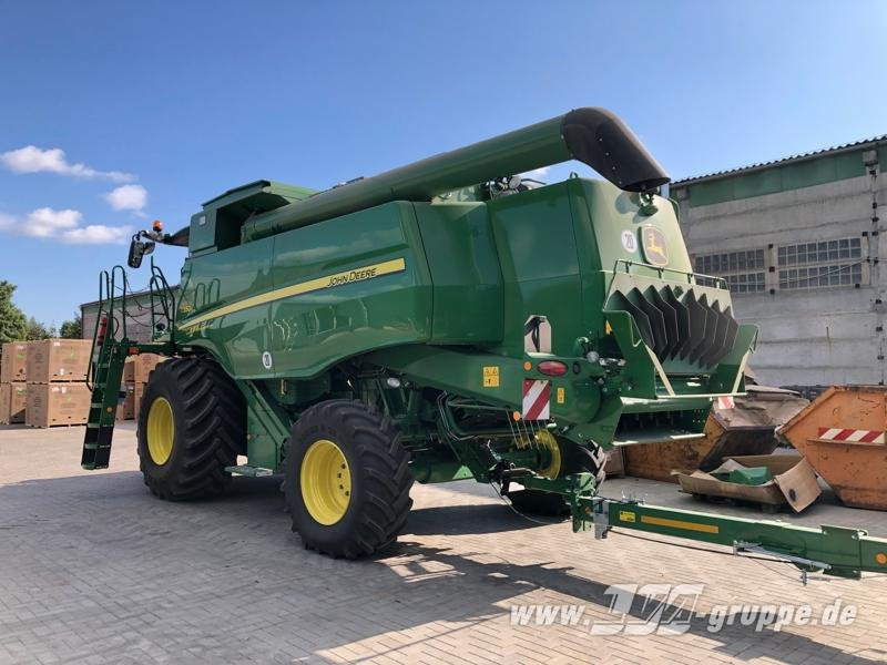 John Deere T550 - Leikkuupuimuri: kuva John Deere T550 - Leikkuupuimuri John Deere T550 - Leikkuupuimuri: kuva John Deere T550 - Leikkuupuimuri