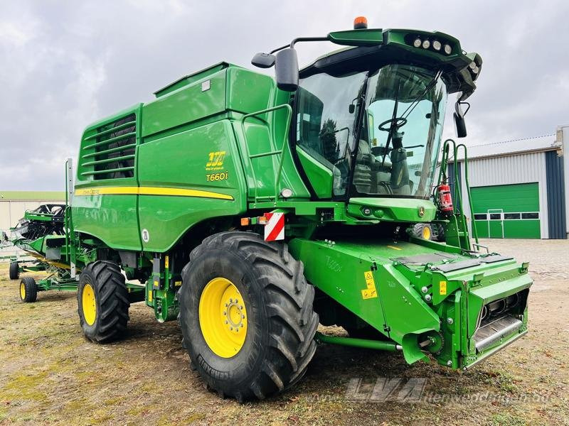 John Deere T660 - Leikkuupuimuri: kuva John Deere T660 - Leikkuupuimuri John Deere T660 - Leikkuupuimuri: kuva John Deere T660 - Leikkuupuimuri