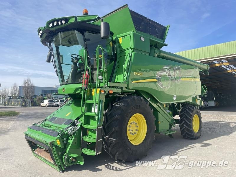 John Deere T670 i - Leikkuupuimuri: kuva John Deere T670 i - Leikkuupuimuri John Deere T670 i - Leikkuupuimuri: kuva John Deere T670 i - Leikkuupuimuri